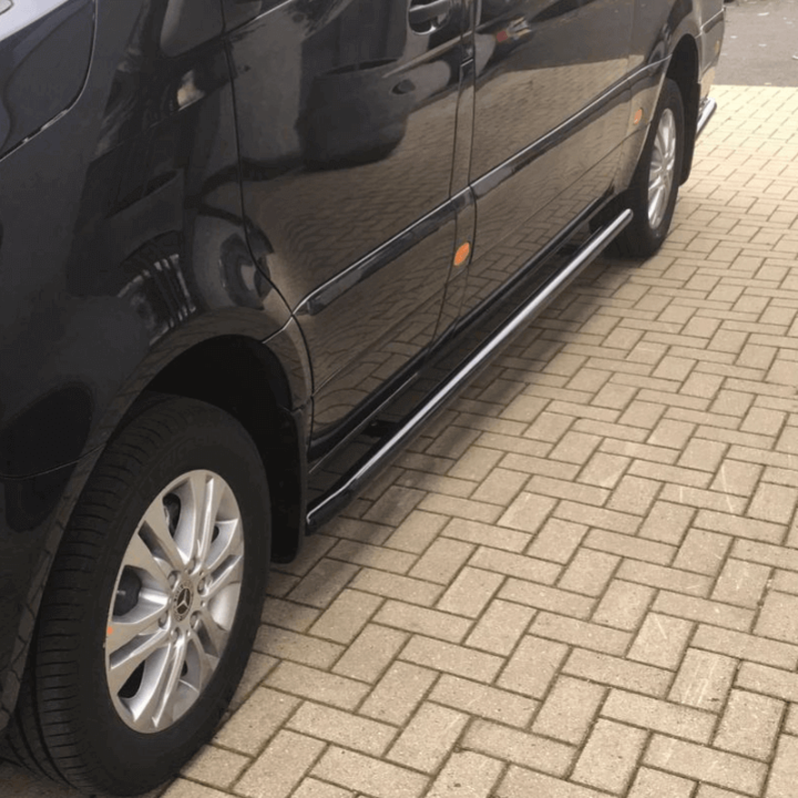 Barres latérales de protection pour Volkswagen Caddy en inox brossé.