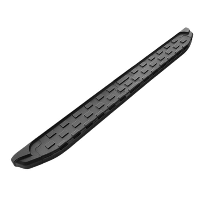 Feste seitliche Trittstufe, Aluminiumbelag mit schwarzer Kunststoffverkleidung.
