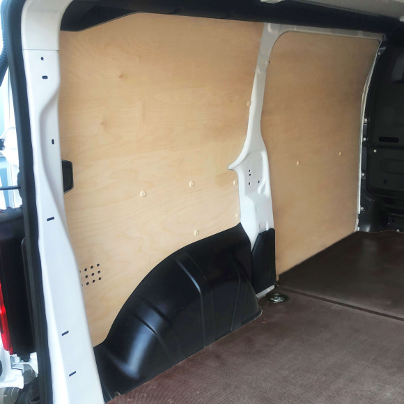 Habillage bois complet pour Peugeot Expert 2016+ - détails protection parois (photo générique non contractuelle) Habillage bois complet pour Peugeot Expert 2016+ - détails protection parois (photo générique non contractuelle)